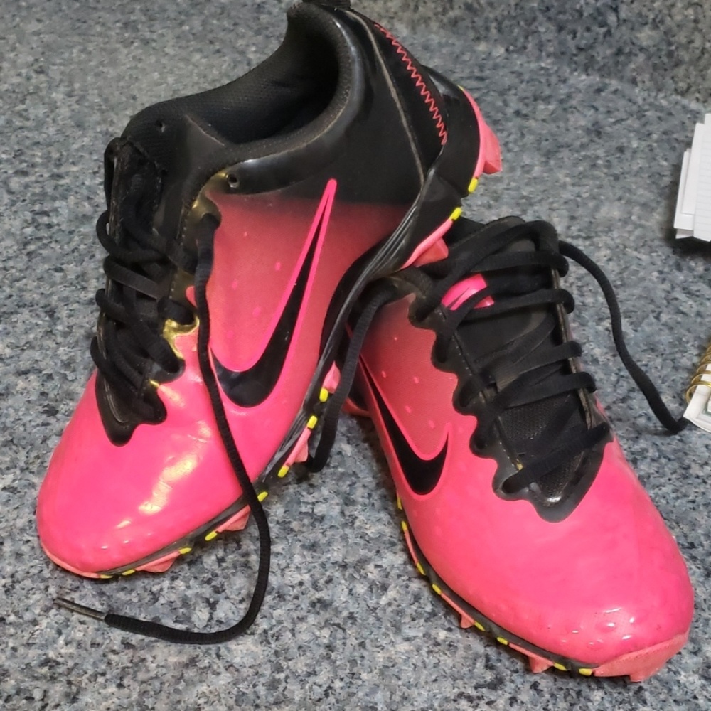Baseball shoes